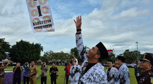 Ribuan Guru Meriahkan HGN Purworejo, Pemerintah Serahkan “Kado” Pengangkatan P3K