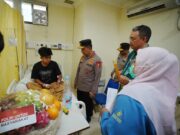 Kapolri Listyo Sigit Kunjungi Korban Ledakan SMAN 72 di RSI Cempaka Putih