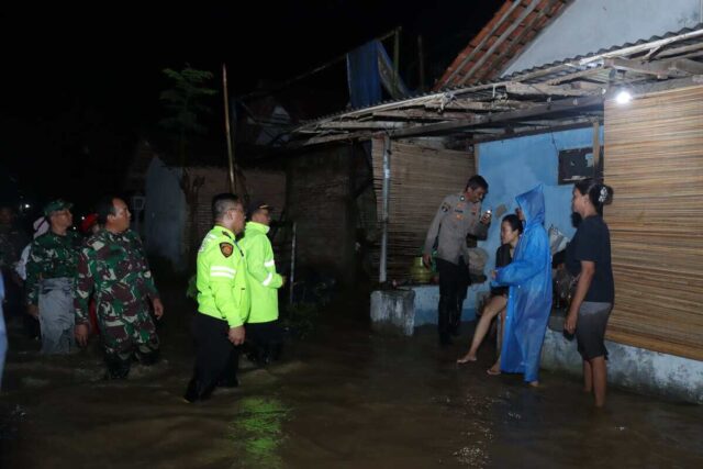 Tanggul Jebol, Banjir Rendam Lima Desa di Kebumen — Jalan Nasional III Karanganyar Sempat Lumpuh