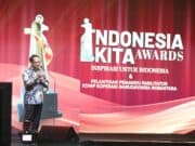 Mampu Jaga Sinergi Pusat-Daerah, Mendagri Tito Raih Penghargaan Pemimpin Luar Biasa "Indonesia Kita Awards"