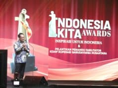 Mampu Jaga Sinergi Pusat-Daerah, Mendagri Tito Raih Penghargaan Pemimpin Luar Biasa "Indonesia Kita Awards"