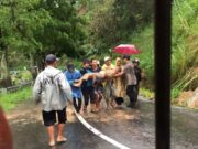 1 Tewas dan 1 Luka Parah, Berboncengan Motor Tertimbun Longsor di Lereng Gunung Lawu Magetan