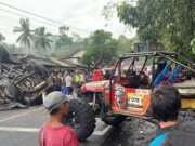 Truk Tronton Bermuatan Solar Terguling di Pasar Bener Purworejo, Satu Tewas dan Tiga Luka-Luka