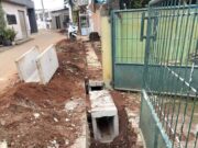 Proyek U-Ditch di Kampung Rawa Buaya Disorot: Diduga Tidak Sesuai Spesifikasi dan Minim Informasi Publik