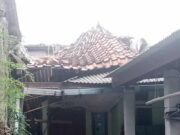 Diterpa Angin Puting Beliung, Atap Rumah Sang Marbot Ambruk Total 