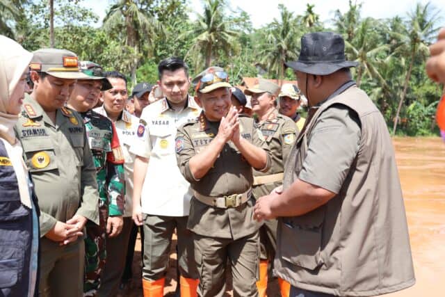Tinjau Penanganan Longsor di Cilacap, Mendagri: Penanganannya Sudah Sistematis
