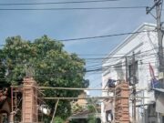 Pembangunan Gapura Tanpa KIP, Publik Pertanyakan Transparansi Proyek 
