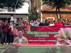 Abraham dan Mahasiswa UMN Tanam Pohon Bersama