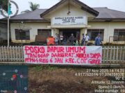 PTPN IV Dirikan Dapur Umum di Indra Makmu, Warga Terisolasi Banjir Terima Pasokan Makanan