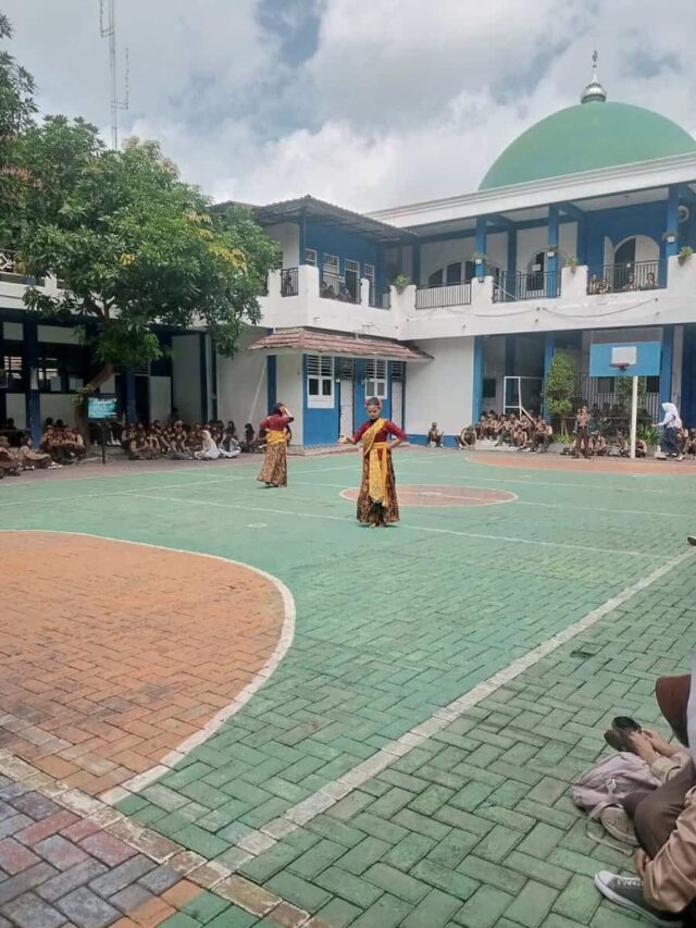 Pentas Seni Siswa SMPN 1 Mauk Meriahkan Jelang Pembagian Rapor