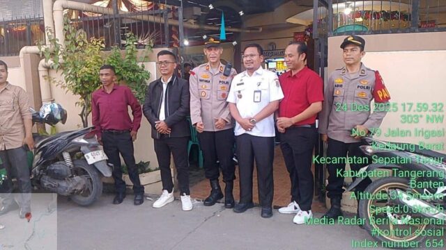 Jaga Kondusifitas, Kapolsek Sepatan dan Kasie Trantib Amankan Perayaan Natal