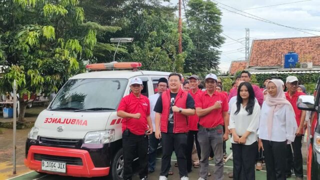Dari Tangerang untuk Sumatra dan Aceh: Abraham Lepas Ambulans