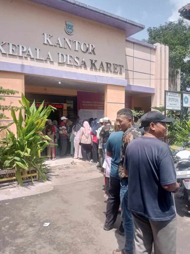 Pelayanan Adminduk Perdana, Pemdes Karet Permudah Warga Urus KTP, KK, dan KIA