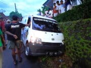 Diduga Mabuk, Sopir Mobil SPPG Ngamuk Usai Tabrak Gerbang SD di Kebumen, 15 Warga Jadi Korban