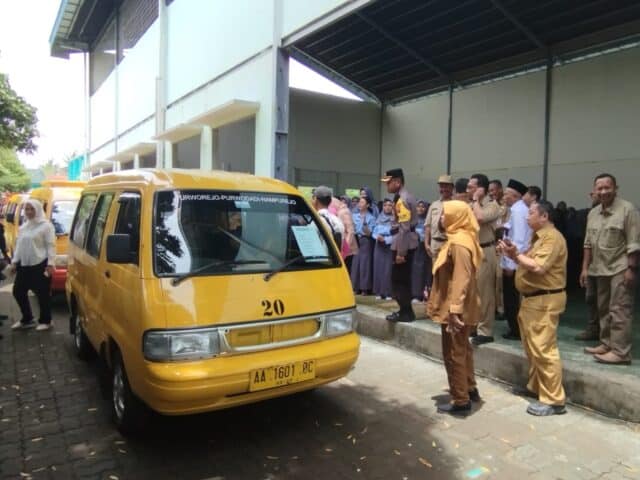 Pelajar Jadi Pionir, Bupati Purworejo Kampanyekan Gerakan Kembali ke Angkutan Umum