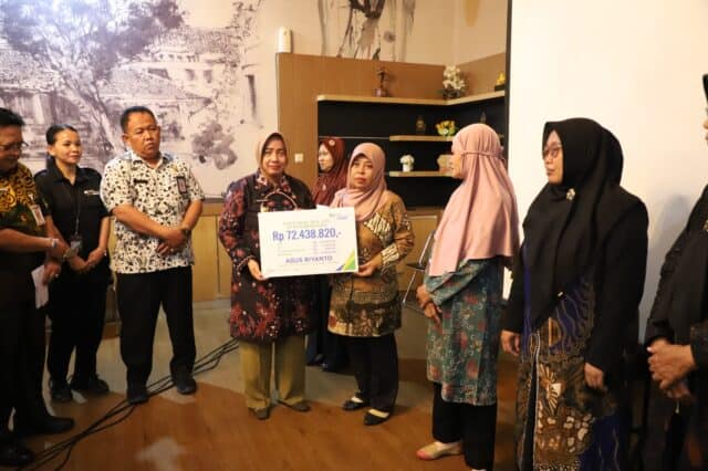 Serahkan Santunan Rp263 Juta, Bupati Yuli Hastuti Tegaskan Pentingnya Perlindungan Jaminan Sosial bagi Perangkat Desa