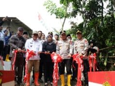 Kapolda Banten Tanam 1.000 Pohon dan Resmikan Jembatan Merah Putih Presisi di Lebak