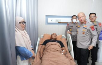 Kapolda Banten Jenguk Personel Brimob Korban Penganiayaan Debt Collector di RSB Korbrimob Polri