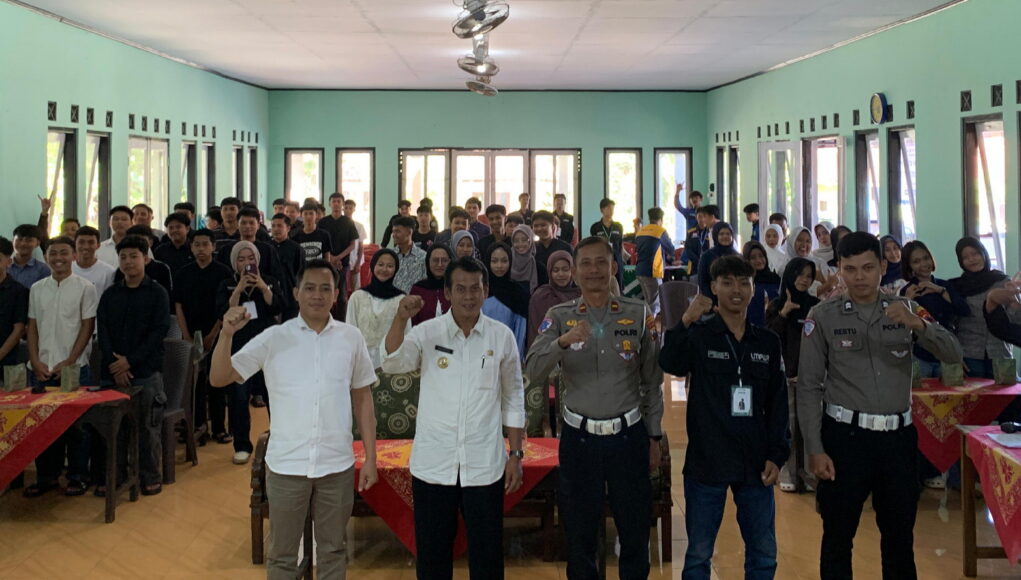 Mahasiswa UMPurworejo Edukasi Keselamatan Berkendara Lewat Seminar dan Servis Kendaraan Gratis di Kali Urep