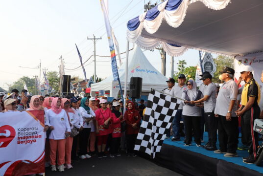 Ribuan Warga Semarakkan Jalan Sehat HUT Ke-79 Koperasi di Purworejo