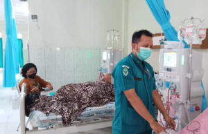 Senyum dan Kesabaran Perawat Hemodialisis RSUD Dr. Tjitrowardojo, Penguat Semangat Pasien Gagal Ginjal