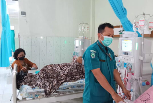 Senyum dan Kesabaran Perawat Hemodialisis RSUD Dr. Tjitrowardojo, Penguat Semangat Pasien Gagal Ginjal