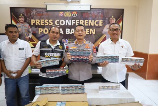 Polda Banten Ungkap Peredaran Rokok Tanpa Pita Cukai, Amankan 89 Bal Rokok Ilegal Polda Banten Ungkap Peredaran Rokok Tanpa Pita Cukai, Amankan 89 Bal Rokok Ilegal